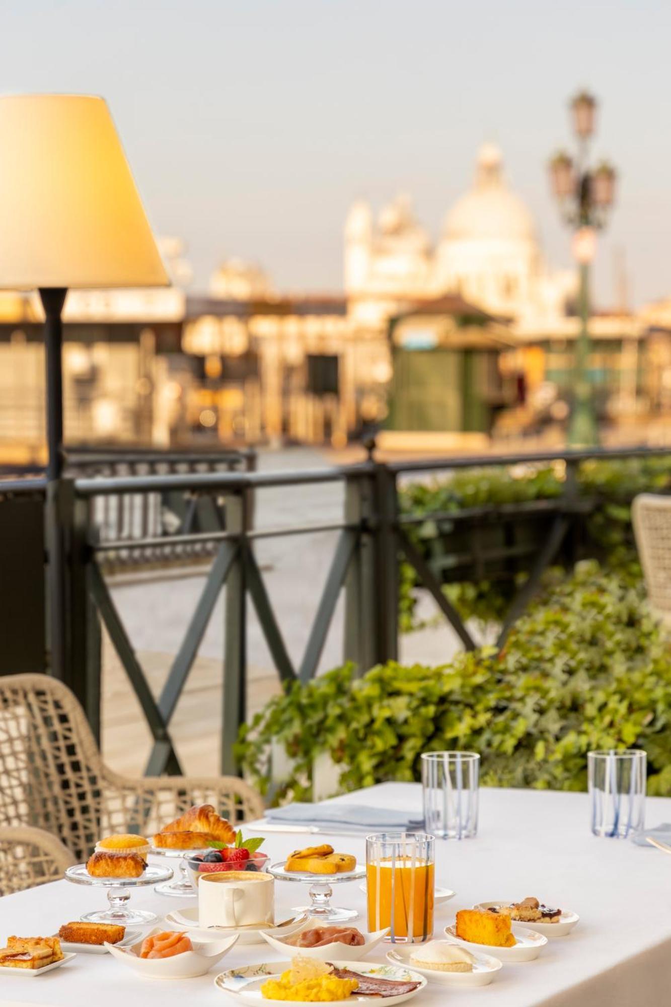 Londra Palace Venezia Eksteriør bilde